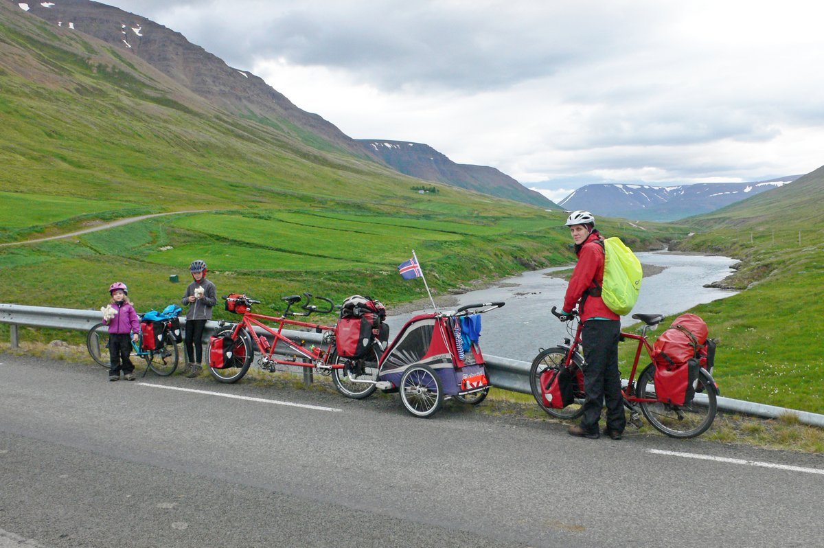 Við Fnjóskárbrú á Grenivíkurvegi. - Fjölskylduferð á Norðurlandi