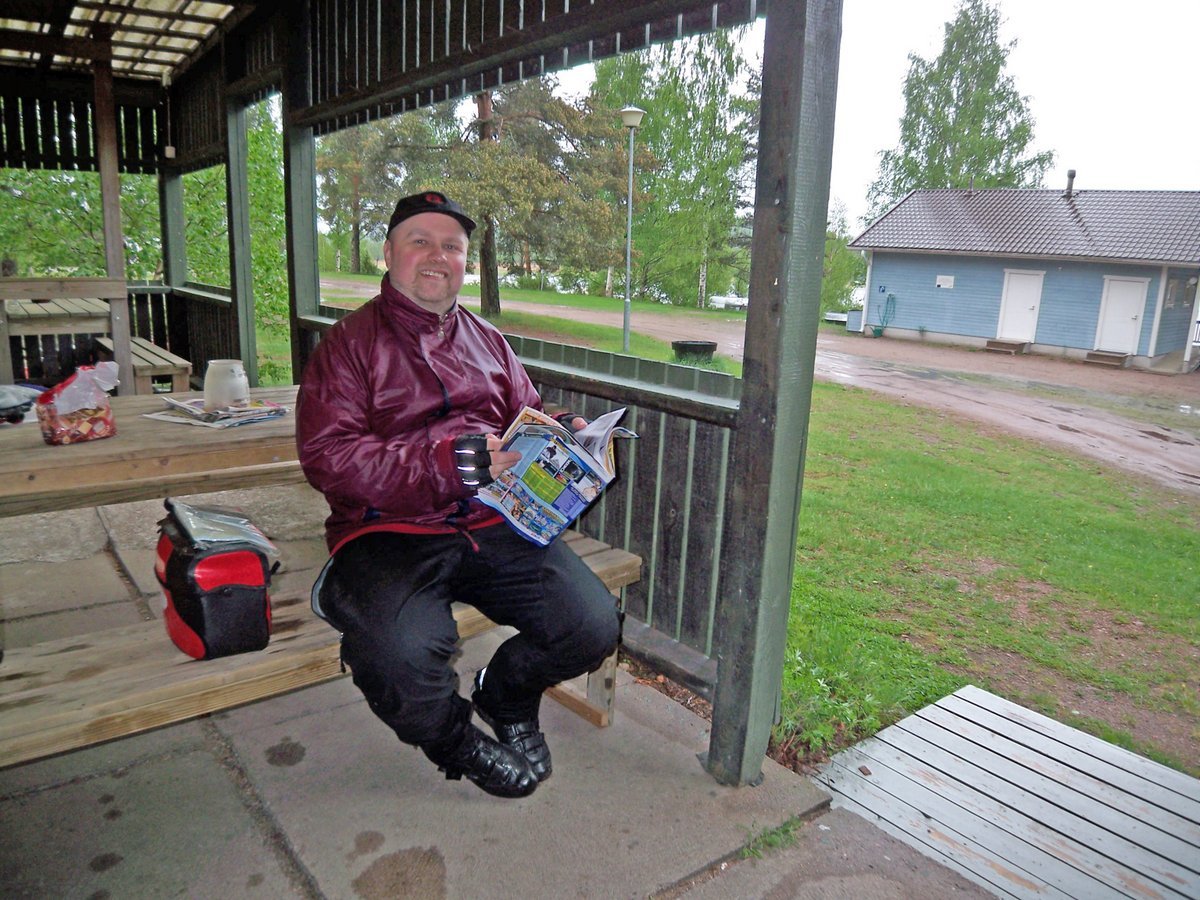Á tjaldsvæðinu í Valimaa í grenjandi rigningu. - Hjólað um Finnland 2010