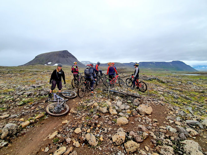 Hópur uppi á Botnsheiði; Heiðinni. Ljósmynd: Óliver Hilmarsson.